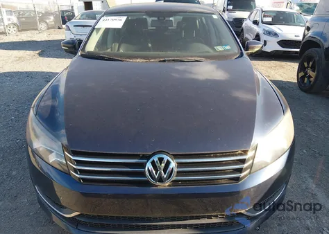 2014 Volkswagen Passat 1.8T Wolfsburg Edition z USA, uszkodzony, nr VIN 1VWAT7A34EC084632